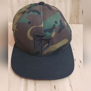 The classics yupoong camo hat